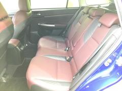 ＷＥＣＡＲＳでは各商談席に大型モニターをご用意しております！見やすい大画面でゆったりと全国の在庫をご覧いただけます！是非ご来店お待ちしております！ 7
