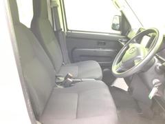 「この車の写真をもっと見たい」「状態が気になる」「この装備はついている？」どんな小さな疑問でもお気軽にお問い合わせください！ 4