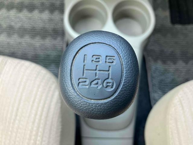 ミラ Ｘスペシャル　キーレスエントリー　ＭＴ　盗難防止システム　ＡＢＳ　ＣＤ　ミュージックプレイヤー接続可　衝突安全ボディ　エアコン　パワーステアリング　パワーウィンドウ（7枚目）