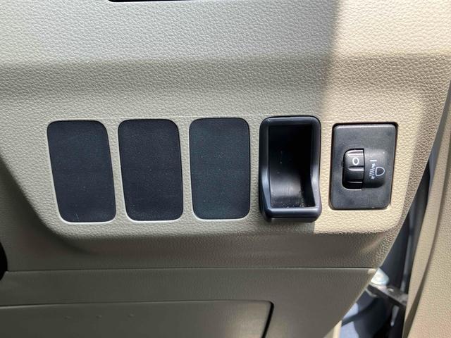 ミラ Ｘスペシャル　キーレスエントリー　ＭＴ　盗難防止システム　ＡＢＳ　ＣＤ　ミュージックプレイヤー接続可　衝突安全ボディ　エアコン　パワーステアリング　パワーウィンドウ（9枚目）