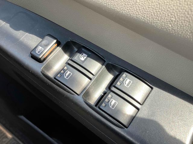 ミラ Ｘスペシャル　キーレスエントリー　ＭＴ　盗難防止システム　ＡＢＳ　ＣＤ　ミュージックプレイヤー接続可　衝突安全ボディ　エアコン　パワーステアリング　パワーウィンドウ（10枚目）