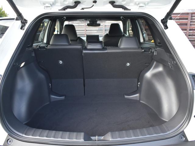 カローラクロス ハイブリッド　Ｚ　衝突被害軽減ブレーキ／９インチディスプレイオーディオ／バックモニター／Ｂｌｕｅｔｏｏｔｈ／プッシュスタート／前席シートヒーター／前席パワーシート／ＬＥＤヘッドランプ／パワーバックドア（18枚目）