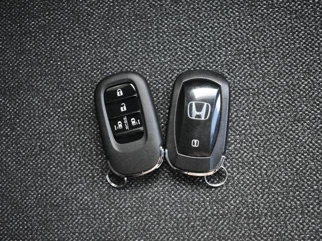 Ｎ－ＢＯＸカスタム ベースグレード　８インチＨｏｎｄａＣＯＮＮＥＣＴナビ／Ｂｌｕｅｔｏｏｔｈ／フルセグＴＶ／バックモニター／ＥＴＣ／ホンダセンシング／両側電動スライドドア／前席シートヒーター／クリアランスソナー／電子パーキング（35枚目）