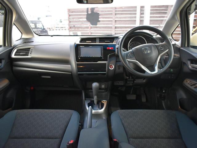 フィット 13G・Sパッケージ 衝突被害軽減ブレーキ/社外ナビ/Bluetooth/フルセグTV/バックモニター/ETC/プッシュスタート/クルーズコントロール/横滑り防止装置/オートエアコン/スマートキー2個/パドルシフト(14枚目)