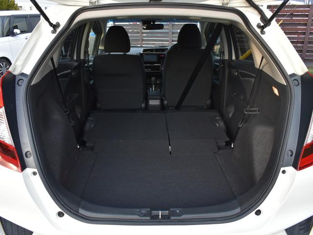 フィット 13G・Sパッケージ 衝突被害軽減ブレーキ/社外ナビ/Bluetooth/フルセグTV/バックモニター/ETC/プッシュスタート/クルーズコントロール/横滑り防止装置/オートエアコン/スマートキー2個/パドルシフト(20枚目)