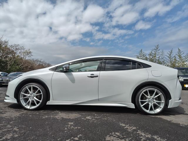 プリウス Ｚ　　（ＰＨＥＶ）　ナビ地デジＴＶ　バックカメラ　デジタルインナーミラー　ＥＴＣ　スマートキー　プッシュスターター　アダクティブクルーズコントロール　パワーバックドア　ＬＥＤヘッドライト　エアロ　社外アルミホイール（10枚目）