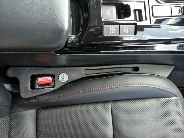 プリウス Ｚ　　（ＰＨＥＶ）　ナビ地デジＴＶ　バックカメラ　デジタルインナーミラー　ＥＴＣ　スマートキー　プッシュスターター　アダクティブクルーズコントロール　パワーバックドア　ＬＥＤヘッドライト　エアロ　社外アルミホイール（31枚目）