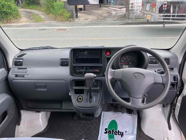 ハイゼットカーゴ 　軽バン　ＡＴ　両側スライドドア　キーレスエントリー　アルミホイール　エアコン　パワーウィンドウ　運転席エアバッグ　助手席エアバッグ（2枚目）