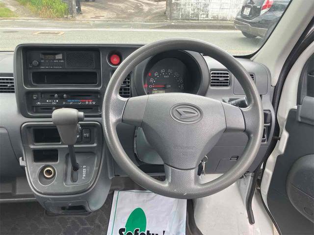 ハイゼットカーゴ 　軽バン　ＡＴ　両側スライドドア　キーレスエントリー　アルミホイール　エアコン　パワーウィンドウ　運転席エアバッグ　助手席エアバッグ（6枚目）