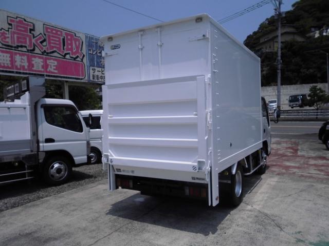 エルフトラック 　冷蔵冷凍車　標準キャブ　ショートボデー　パワーゲート付　ラッシングレール２段　床板ステンレス　サイドドア付（11枚目）