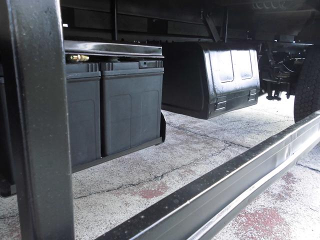 エルフトラック 　平ボデー　標準キャブ　ロングボデー　スムーサーシフト　ロープ穴　あおり上アルミ張り　エアコン　パワステ　パワーウインド　ボデー内寸長さ４３０ｃｍ　幅１８０ｃｍ（8枚目）