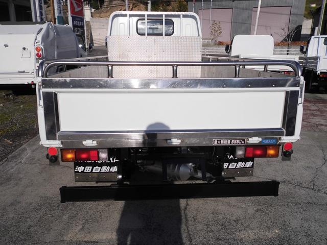 キャンター 　２トン　平ボデー　カスタム　標準キャブ　ショートボデー　２トン積み　フルフラットロー　ボデー内寸長さ３１０ｃｍ　幅１６０ｃｍ　メッキパーツ（6枚目）