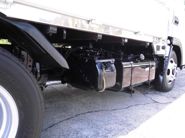 キャンター 　２トン　平ボデー　カスタム　標準キャブ　ショートボデー　２トン積み　フルフラットロー　ボデー内寸長さ３１０ｃｍ　幅１６０ｃｍ　メッキパーツ（13枚目）