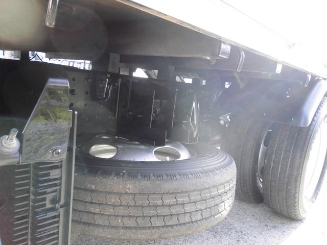 キャンター 　２トン　平ボデー　カスタム　標準キャブ　ショートボデー　２トン積み　フルフラットロー　ボデー内寸長さ３１０ｃｍ　幅１６０ｃｍ　メッキパーツ（14枚目）