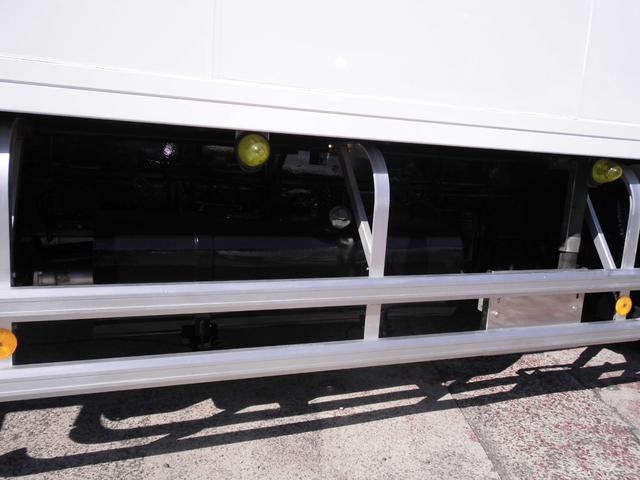 キャンター 　冷蔵冷凍車　標準キャブ　サイドドア付　ー３０度設定　床キーストン　バックカメラ　５速マニュアル　ラッシングレール　水抜穴２×２　ボデー内寸長さ４２５ｃｍ　幅１６６ｃｍ　高さ１８２ｃｍ（4枚目）
