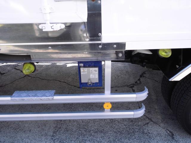 キャンター 　冷蔵冷凍車　標準キャブ　サイドドア付　ー３０度設定　床キーストン　バックカメラ　５速マニュアル　ラッシングレール　水抜穴２×２　ボデー内寸長さ４２５ｃｍ　幅１６６ｃｍ　高さ１８２ｃｍ（12枚目）