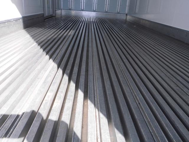 キャンター 　冷蔵冷凍車　標準キャブ　サイドドア付　ー３０度設定　床キーストン　バックカメラ　５速マニュアル　ラッシングレール　水抜穴２×２　ボデー内寸長さ４２５ｃｍ　幅１６６ｃｍ　高さ１８２ｃｍ（17枚目）