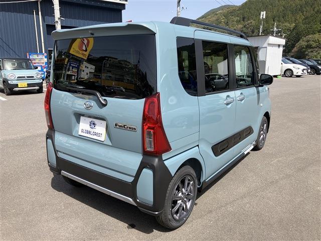 タント ファンクロス　届け出済未使用車　ナビ　バックカメラ　ＥＴＣ　ドアバイザー　フロアマット　フロントドライブレコーダー（5枚目）