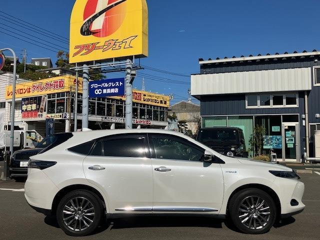 ハリアーハイブリッド プレミアム　アドバンスドパッケージ　メーカーナビ・ＪＢＬサウンド・４ＷＤ（4枚目）