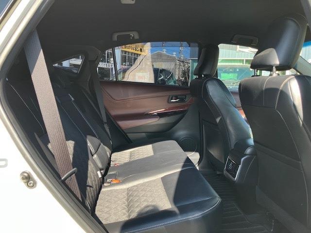 ハリアーハイブリッド プレミアム　アドバンスドパッケージ　メーカーナビ・ＪＢＬサウンド・４ＷＤ（14枚目）