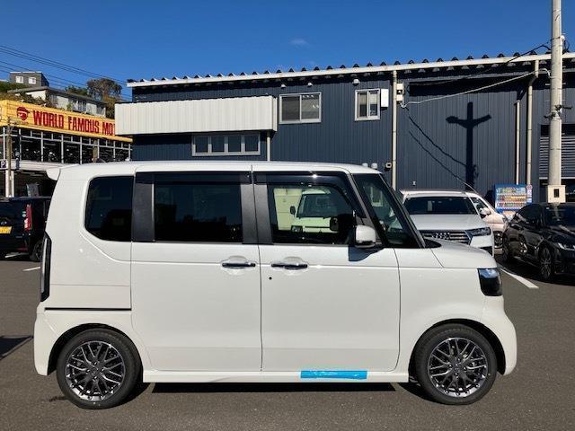 Ｎ－ＢＯＸカスタム ターボ　届け出済未使用車　マット　バイザー　ＥＴＣ　両側電動スライドドア　後席テーブル　フォグランプ（4枚目）