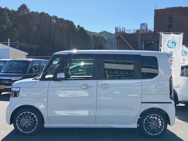 Ｎ－ＢＯＸカスタム ターボ　届け出済未使用車　マット　バイザー　ＥＴＣ　両側電動スライドドア　後席テーブル　フォグランプ（8枚目）