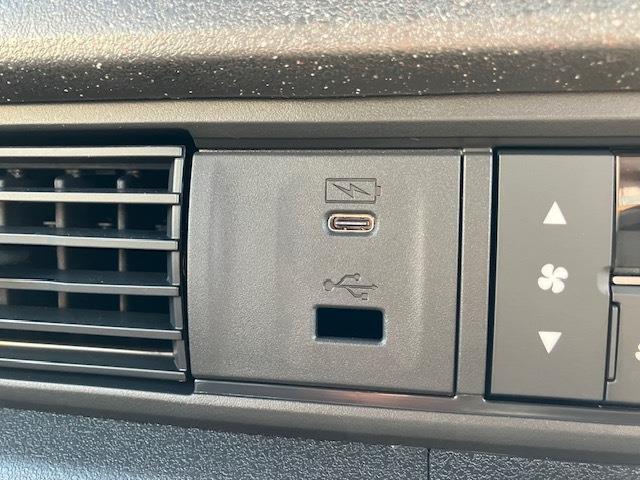 Ｎ－ＢＯＸカスタム ターボ　届け出済未使用車　マット　バイザー　ＥＴＣ　両側電動スライドドア　後席テーブル　フォグランプ（17枚目）