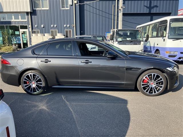 XF R-ダイナミック ブラック P250 サンルーフ・レザーシート・特別塗装色・ワンオーナー(4枚目)