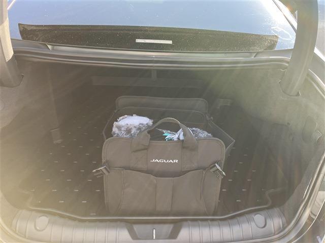 XF R-ダイナミック ブラック P250 サンルーフ・レザーシート・特別塗装色・ワンオーナー(29枚目)