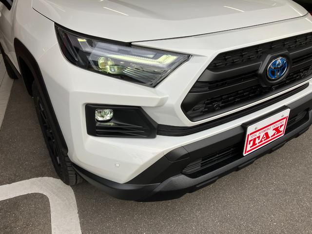 ＲＡＶ４ ハイブリッドアドベンチャー　オフロードパッケージＩＩ　ディスプレイオーディオＰｌｕｓ　パノラマビューモニター　スマートキー　シートベンチレーション　デジタルミラー　パワーゲート　ＥＴＣ　ＬＥＤ　ルーフレール　ＢＳＭ　純正アルミ　黒革シート　クルコン（23枚目）