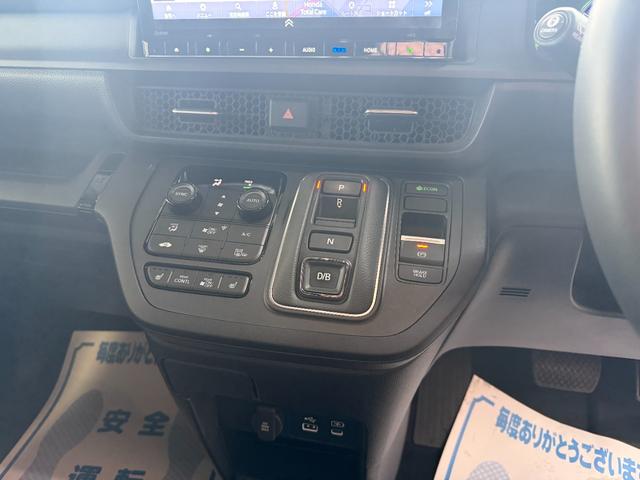 ステップワゴン ｅ：ＨＥＶスパーダ　プレミアムライン　１１．４インチナビ　フルセグ　パノラマビューモニター　両側パワースライド　フリップダウンモニター　スマートキー　パワーゲート　ドライブレコーダー　ＥＴＣ　ＬＥＤ　ホンダセンシング　純正アルミ（13枚目）