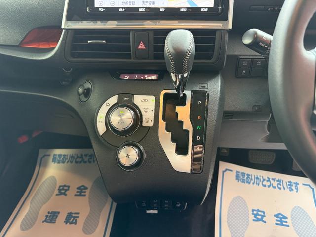 シエンタ ハイブリッドＧ　クエロ　９インチナビ　フルセグ　パノラミックビューモニター　スマートキー　セーフティセンス　シートヒーター　フリップダウンモニター　ＥＴＣ　ＬＥＤ　ステアリングヒーター　ＡＣ１００Ｖ　ドライブレコーダー（14枚目）