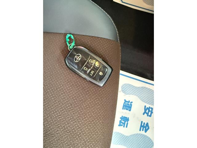 シエンタ ハイブリッドＧ　クエロ　９インチナビ　フルセグ　パノラミックビューモニター　スマートキー　セーフティセンス　シートヒーター　フリップダウンモニター　ＥＴＣ　ＬＥＤ　ステアリングヒーター　ＡＣ１００Ｖ　ドライブレコーダー（17枚目）