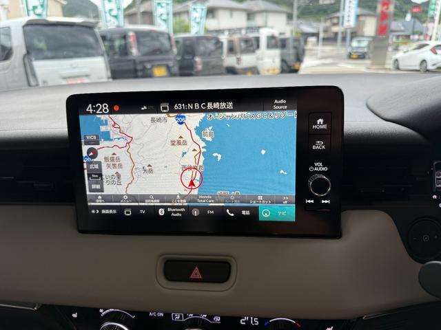 ヴェゼル ｅ：ＨＥＶ　ＰＬａＹ　９インチコネクトディスプレイ　純正ナビ　フルセグ　バックカメラ　スマートキー　シートヒーター　ワイヤレス充電　ホンダセンシング　パワーゲート　ガラスルーフ　ＥＴＣ　純正アルミ　ステアリングヒーター（12枚目）