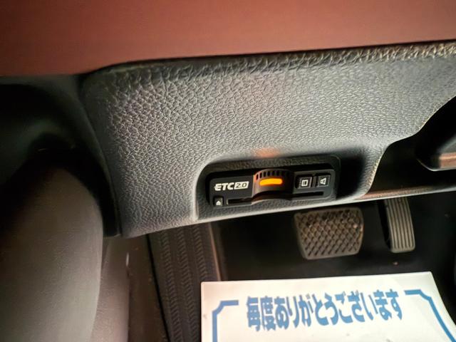 ヴェゼル ｅ：ＨＥＶ　ＰＬａＹ　９インチコネクトディスプレイ　純正ナビ　フルセグ　バックカメラ　スマートキー　シートヒーター　ワイヤレス充電　ホンダセンシング　パワーゲート　ガラスルーフ　ＥＴＣ　純正アルミ　ステアリングヒーター（15枚目）