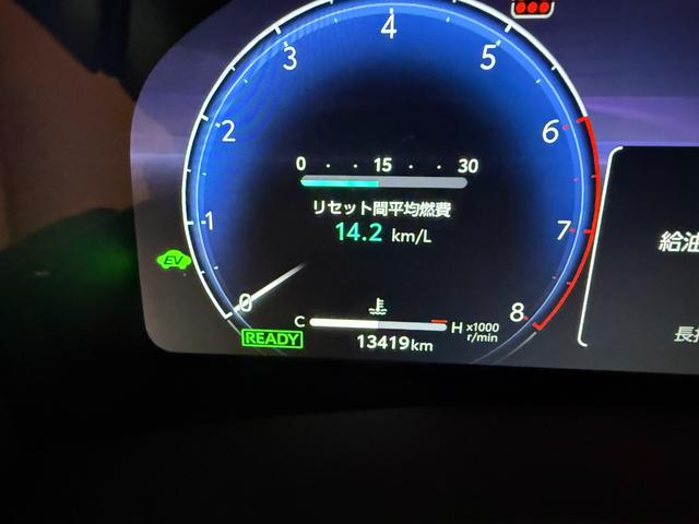 ヴェルファイアハイブリッド Ｚ　プレミア　左右独立ムーンルーフ　純正ナビ　フルセグ　パノラミックビューモニター　デジタルミラー　スマートキー　ベンチレーション　ＥＴＣ　ＬＥＤ　ドライブレコーダー　パワーゲート　純正アルミ　ワイヤレス充電（12枚目）