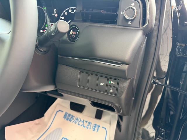 ヴェゼル ｅ：ＨＥＶ　Ｚ　９インチナビ　フルセグ　バックカメラ　スマートキー　シートヒーター　ステアリングヒーター　ホンダセンシング　クルーズコントロール　ＬＥＤ　パワーゲート　純正アルミ（8枚目）