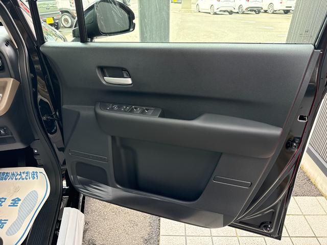 フリード ｅ：ＨＥＶエアー　ＥＸ　９インチナビ　フルセグ　バックカメラ　両側パワースライド　スマートキー　ホンダセンシング　シートヒーター　ＢＳＭ　純正アルミ　ＬＥＤ（8枚目）