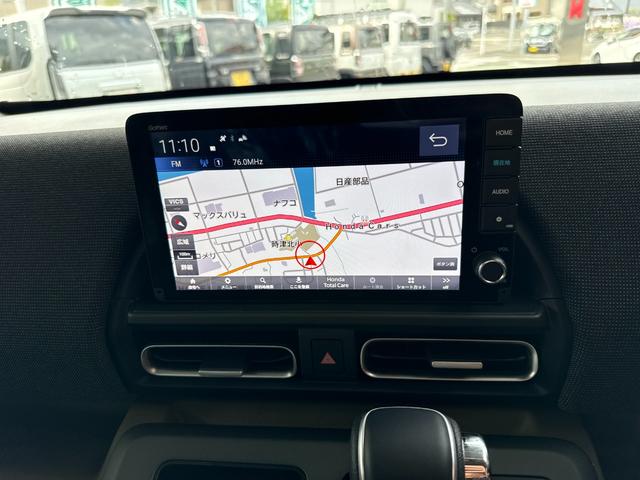 フリード ｅ：ＨＥＶエアー　ＥＸ　９インチナビ　フルセグ　バックカメラ　両側パワースライド　スマートキー　ホンダセンシング　シートヒーター　ＢＳＭ　純正アルミ　ＬＥＤ（12枚目）