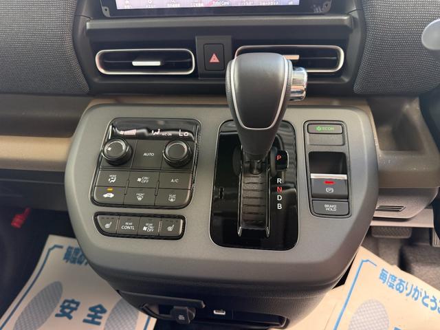 フリード ｅ：ＨＥＶエアー　ＥＸ　９インチナビ　フルセグ　バックカメラ　両側パワースライド　スマートキー　ホンダセンシング　シートヒーター　ＢＳＭ　純正アルミ　ＬＥＤ（13枚目）