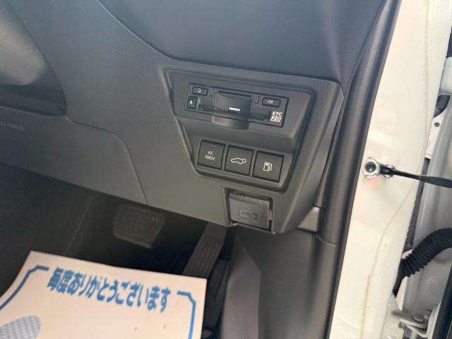 プリウス Z ディスプレイオーディオ パノラミックビューモニター スマートキー セーフティセンス デジタルミラー パワーゲート パワーシート レザーシート LED ETC BSM 純正アルミ シートベンチレーション(9枚目)