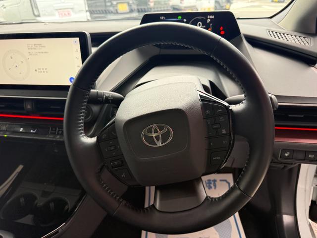 プリウス Z ディスプレイオーディオ パノラミックビューモニター スマートキー セーフティセンス デジタルミラー パワーゲート パワーシート レザーシート LED ETC BSM 純正アルミ シートベンチレーション(11枚目)