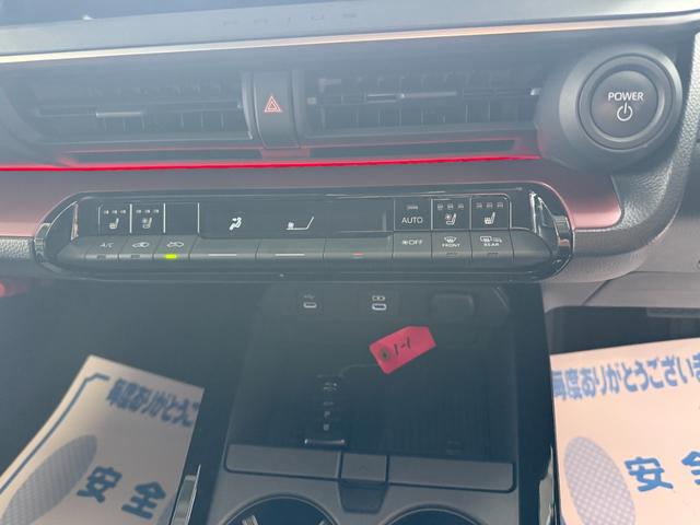 プリウス Z ディスプレイオーディオ パノラミックビューモニター スマートキー セーフティセンス デジタルミラー パワーゲート パワーシート レザーシート LED ETC BSM 純正アルミ シートベンチレーション(14枚目)