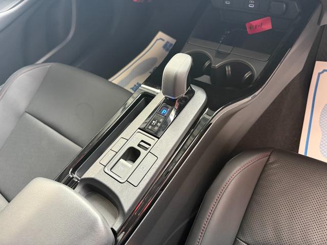 プリウス Z ディスプレイオーディオ パノラミックビューモニター スマートキー セーフティセンス デジタルミラー パワーゲート パワーシート レザーシート LED ETC BSM 純正アルミ シートベンチレーション(15枚目)