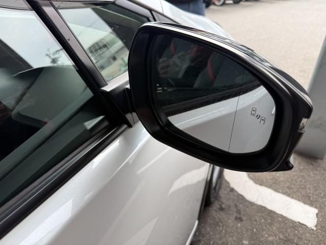 プリウス Z ディスプレイオーディオ パノラミックビューモニター スマートキー セーフティセンス デジタルミラー パワーゲート パワーシート レザーシート LED ETC BSM 純正アルミ シートベンチレーション(21枚目)