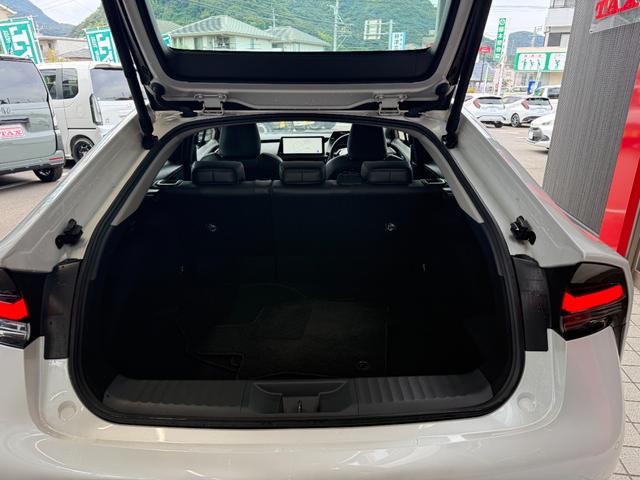 プリウス Z ディスプレイオーディオ パノラミックビューモニター スマートキー セーフティセンス デジタルミラー パワーゲート パワーシート レザーシート LED ETC BSM 純正アルミ シートベンチレーション(25枚目)