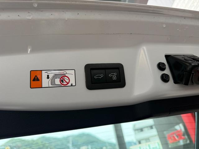 プリウス Z ディスプレイオーディオ パノラミックビューモニター スマートキー セーフティセンス デジタルミラー パワーゲート パワーシート レザーシート LED ETC BSM 純正アルミ シートベンチレーション(26枚目)