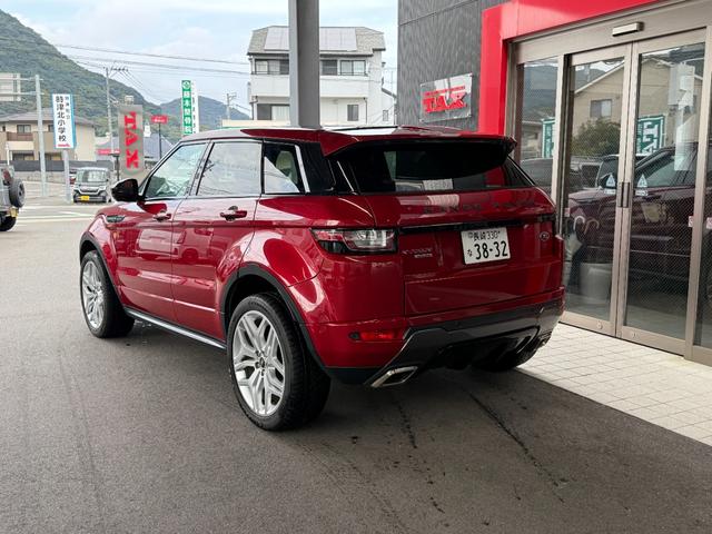 レンジローバーイヴォーク ＨＳＥダイナミック　純正ナビ　フルセグ　パノラミックビューモニター　スマートキー　シートヒーター　メモリーパワーシート　パワーゲート　ガラスルーフ　ＥＴＣ　ＬＥＤ　純正アルミ　パドルシフト　ＭＥＲＩＤＩＡＮサウンド（3枚目）