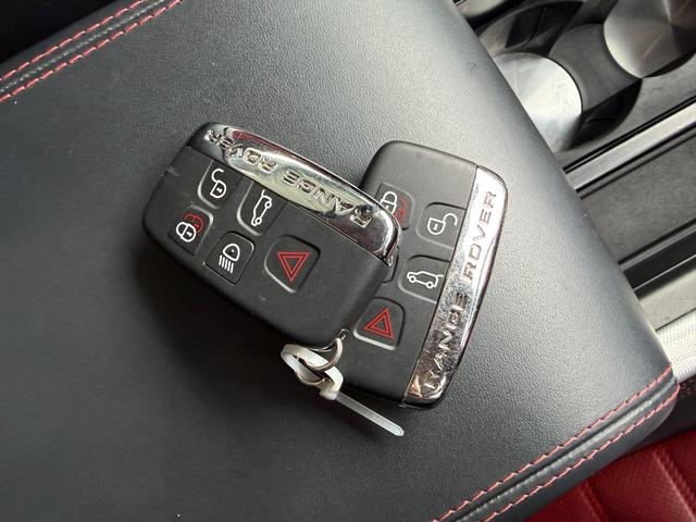 レンジローバーイヴォーク ＨＳＥダイナミック　純正ナビ　フルセグ　パノラミックビューモニター　スマートキー　シートヒーター　メモリーパワーシート　パワーゲート　ガラスルーフ　ＥＴＣ　ＬＥＤ　純正アルミ　パドルシフト　ＭＥＲＩＤＩＡＮサウンド（15枚目）