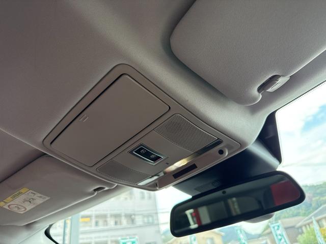 レンジローバーイヴォーク ＨＳＥダイナミック　純正ナビ　フルセグ　パノラミックビューモニター　スマートキー　シートヒーター　メモリーパワーシート　パワーゲート　ガラスルーフ　ＥＴＣ　ＬＥＤ　純正アルミ　パドルシフト　ＭＥＲＩＤＩＡＮサウンド（21枚目）